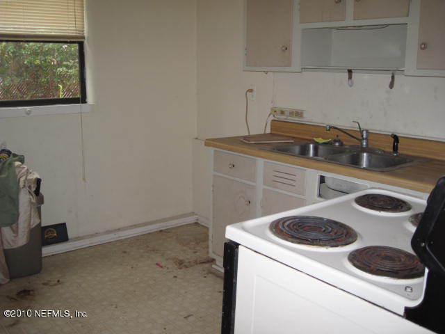 10404 Lawson Road Jacksonville, FL 32246 - Photo 2 of 5 KITCHEN