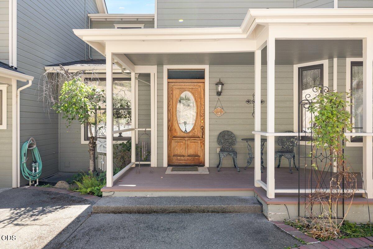 4303 Tami Lane Central Point, OR 97502 - Photo 4 of 49