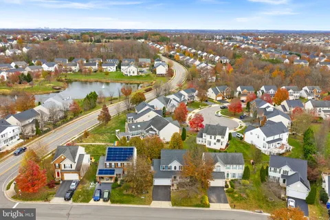 $899,999 | 25362 Vacation Place, Aldie, VA 20105