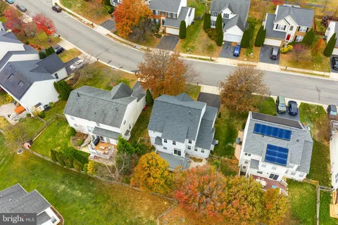 $899,999 | 25362 Vacation Place, Aldie, VA 20105