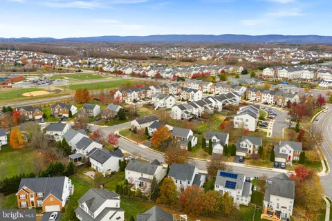 $899,999 | 25362 Vacation Place, Aldie, VA 20105