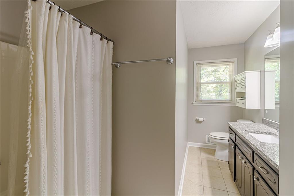 1527 Bennett Road Grayson, GA 30017 - Photo 19 of 34