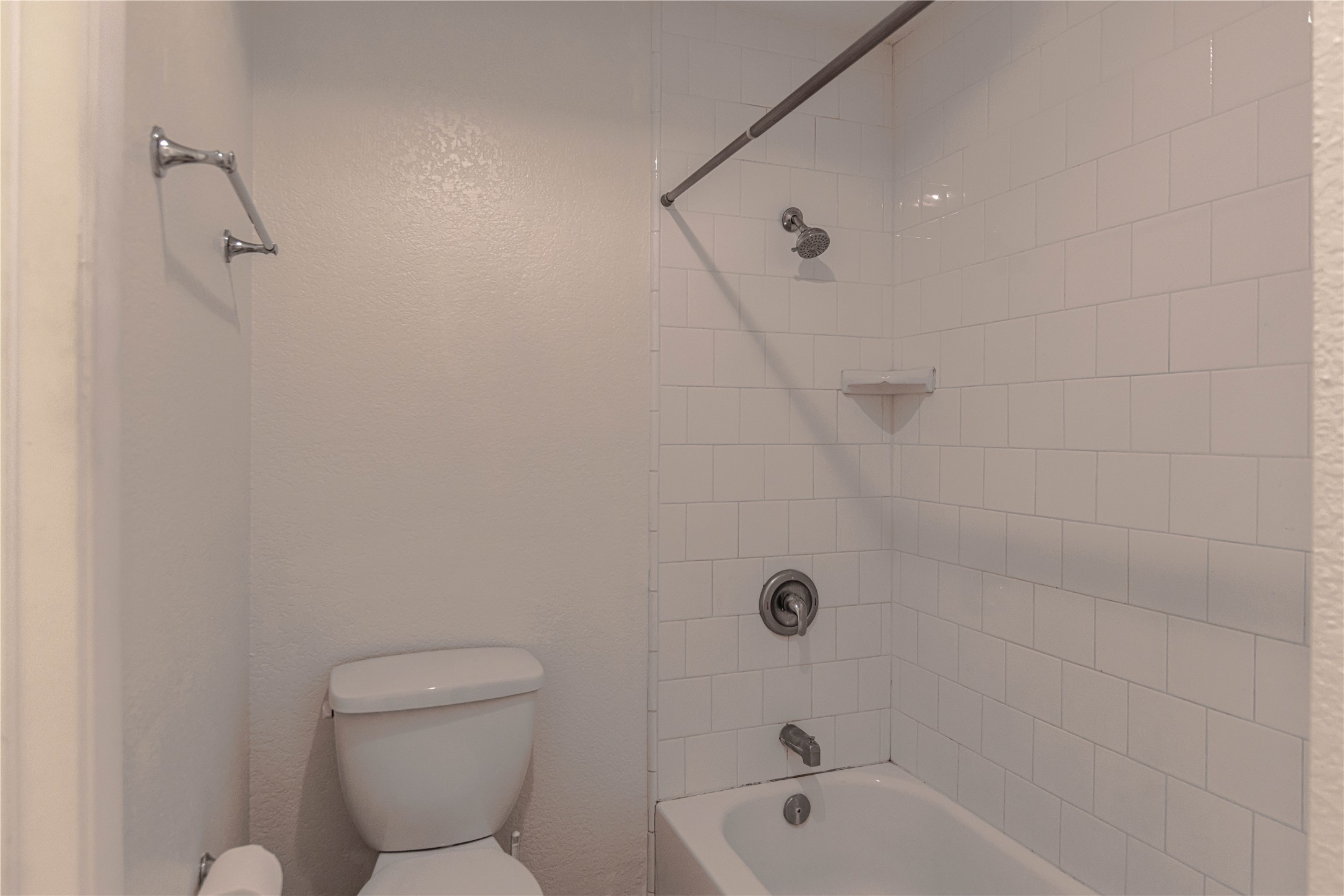 2005 Matthews Lane, Unit 2 Austin, TX 78745 - Photo 15 of 25 a bathroom with a toilet and a bathtub