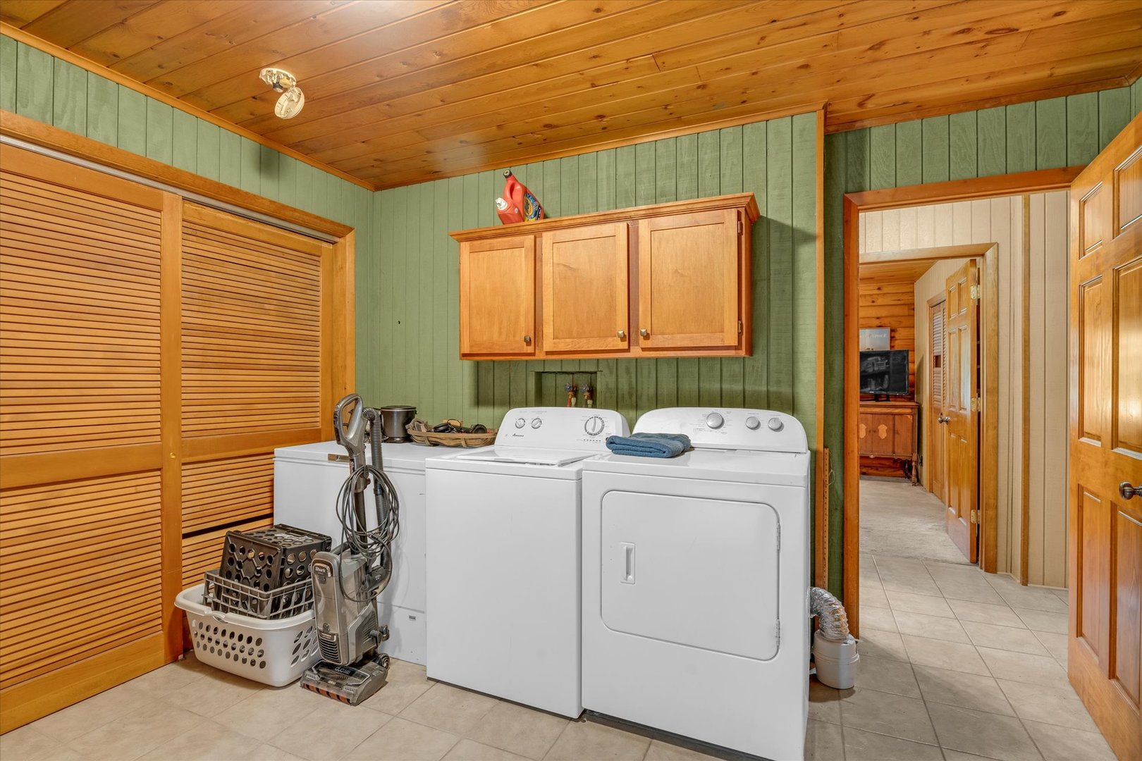 15262 North 450 East Road Fithian, IL 61844 - Photo 30 of 66 a utility room with dryer and washer