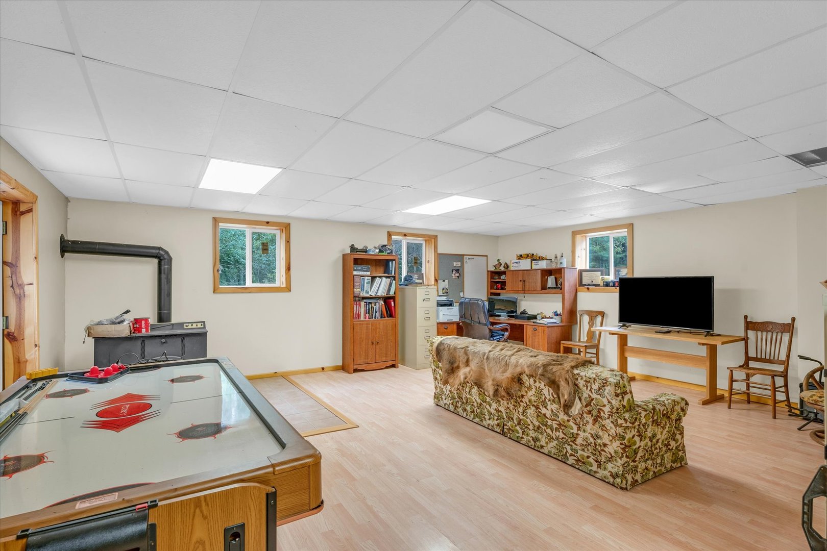 15262 North 450 East Road Fithian, IL 61844 - Photo 42 of 66 a living room with furniture and a flat screen tv