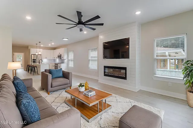 $289,900 | 420 Beverly Drive, Biloxi, MS 39530