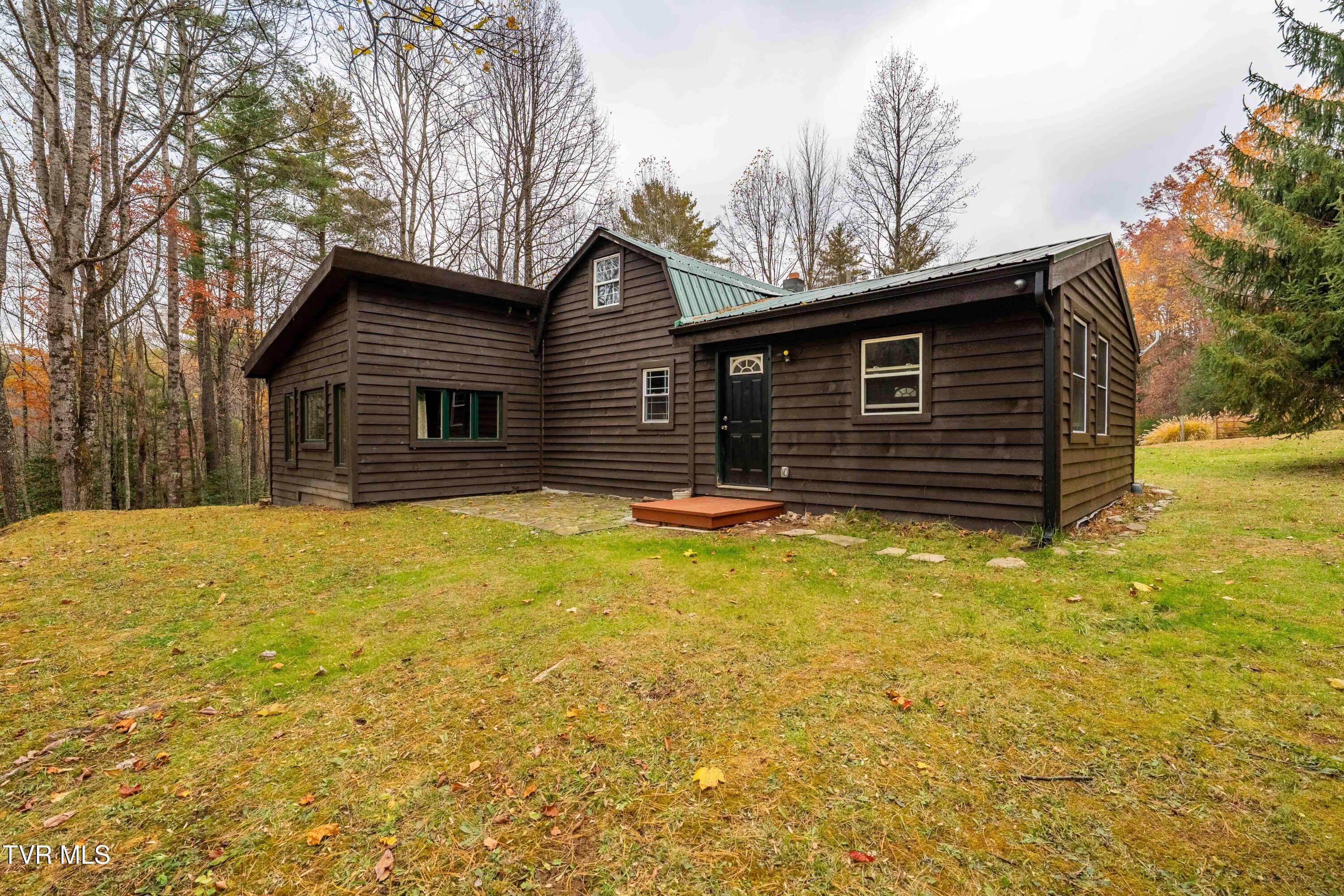 533 Possum Valley Road Mountain City, TN 37683 - Photo 11 of 40 533 Possum Valley Lane (19 of 40)