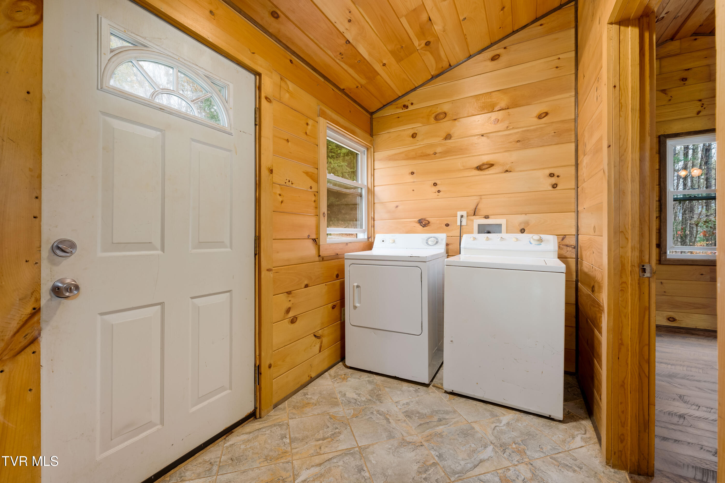 533 Possum Valley Road Mountain City, TN 37683 - Photo 20 of 40 533 Possum Valley Lane (29 of 40)