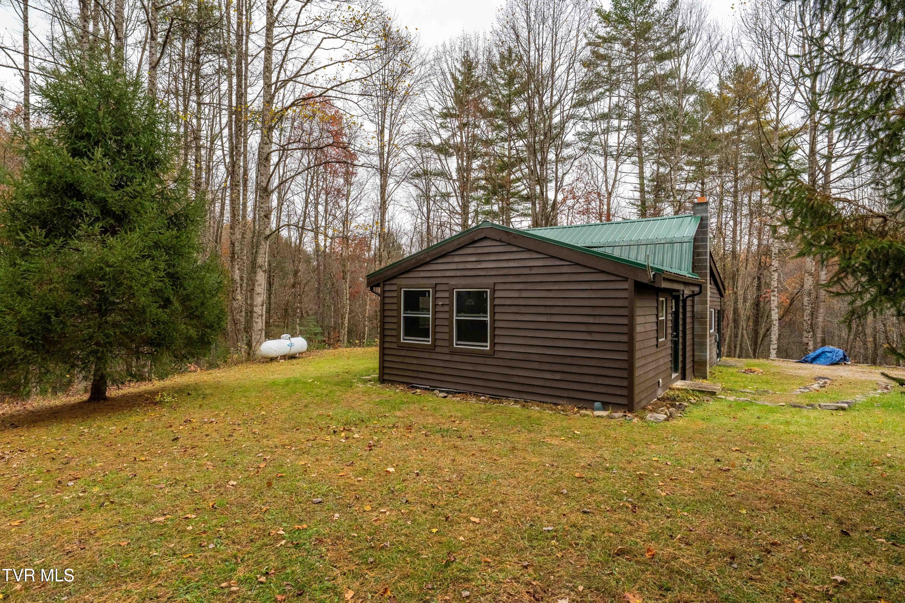 533 Possum Valley Road Mountain City, TN 37683 - Photo 3 of 40 533 Possum Valley Lane (7 of 40)
