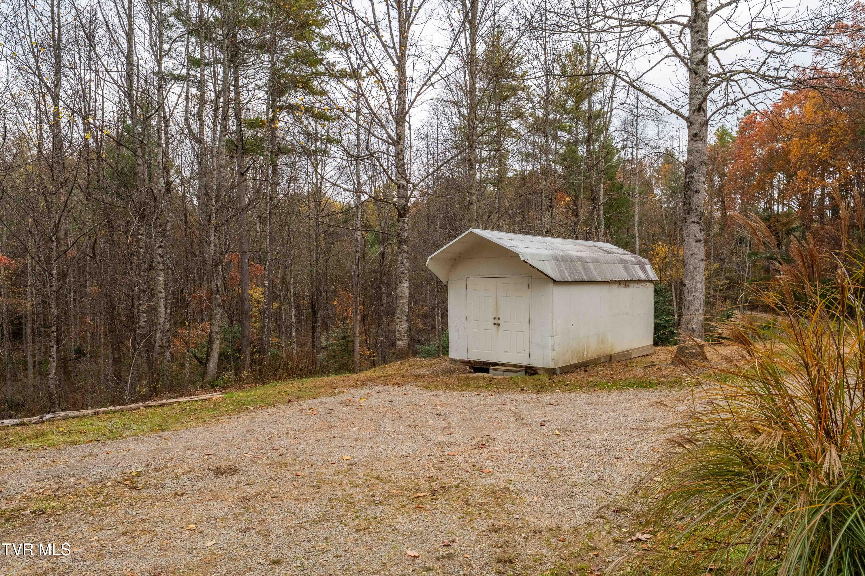 533 Possum Valley Road Mountain City, TN 37683 - Photo 34 of 40 533 Possum Valley Lane (10 of 40)