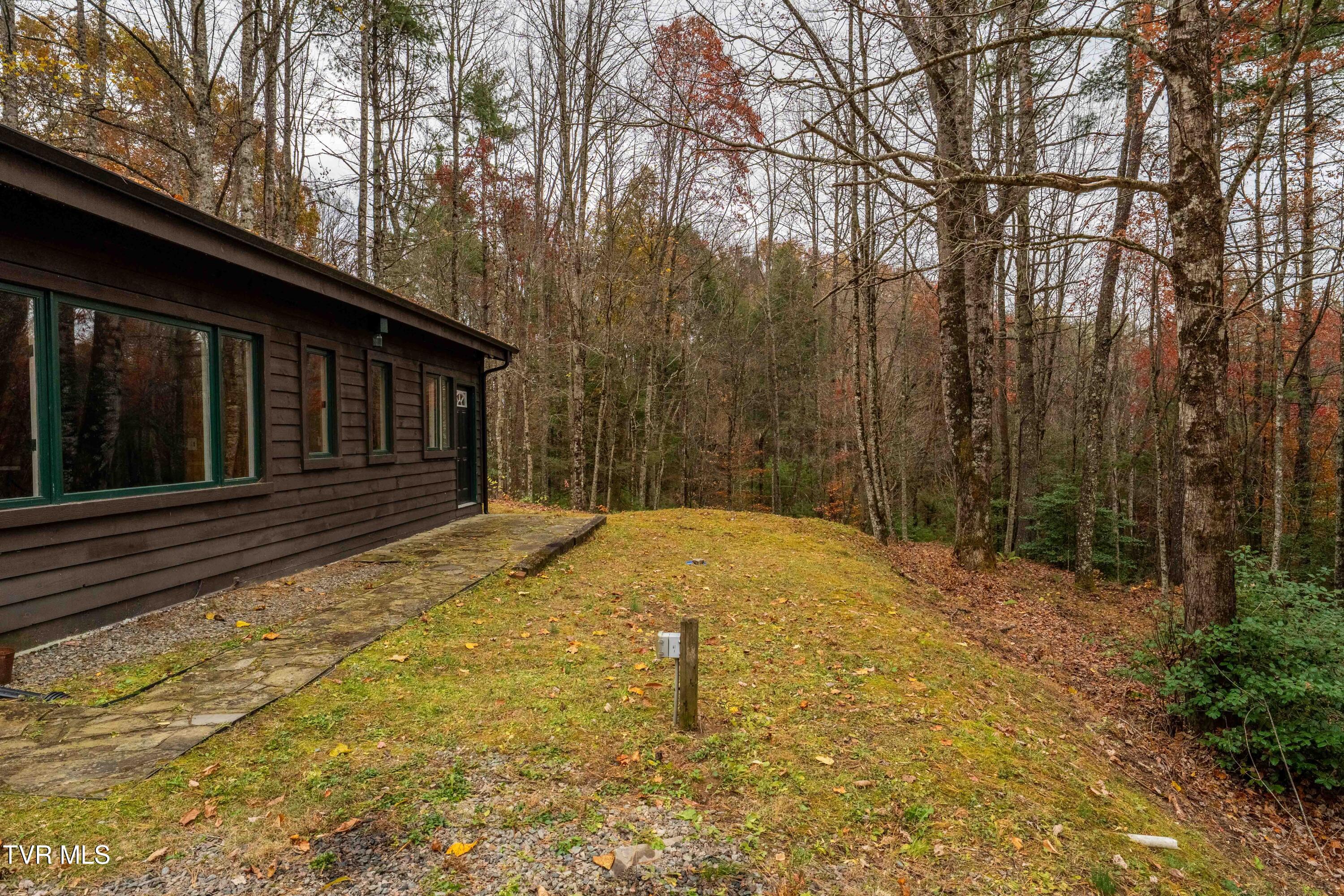 533 Possum Valley Road Mountain City, TN 37683 - Photo 6 of 40 533 Possum Valley Lane (13 of 40)