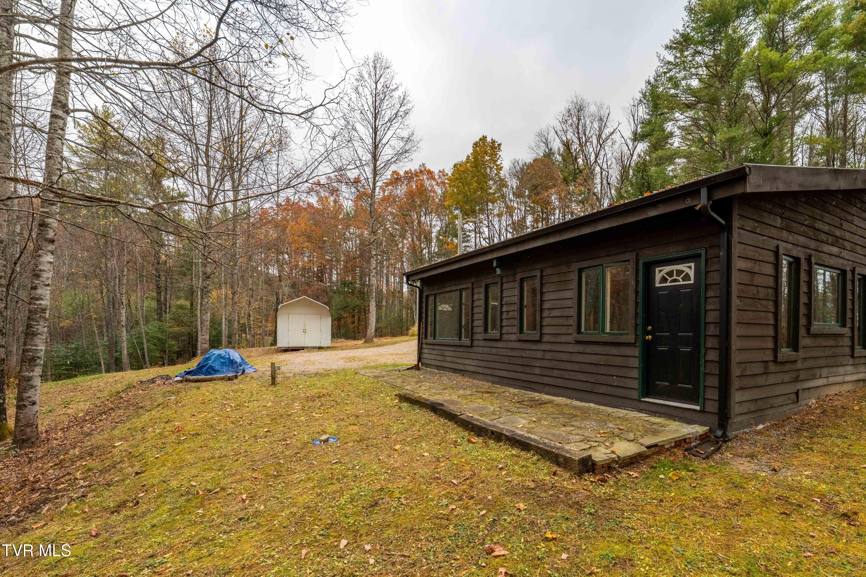 533 Possum Valley Road Mountain City, TN 37683 - Photo 8 of 40 533 Possum Valley Lane (15 of 40)