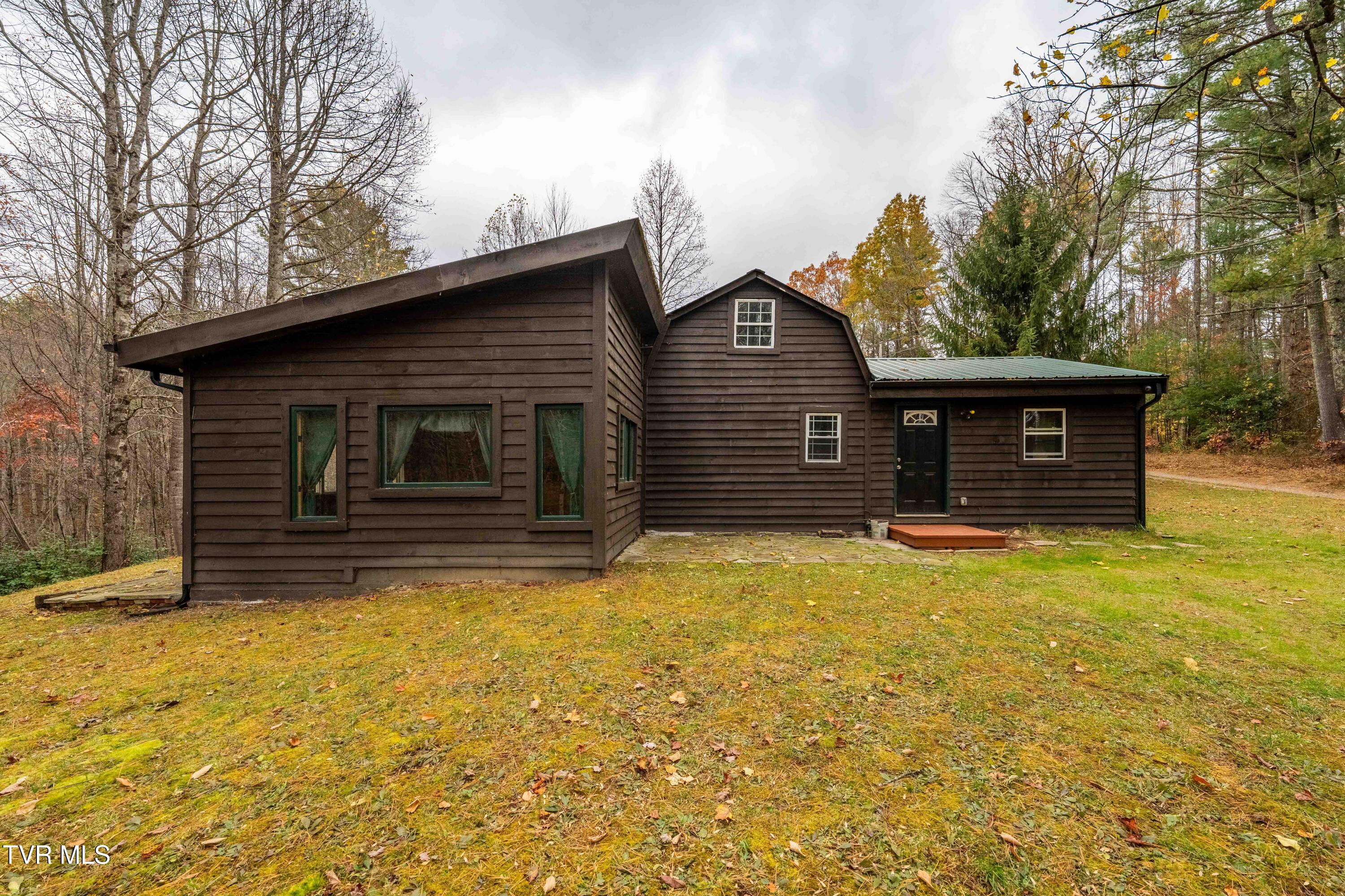 533 Possum Valley Road Mountain City, TN 37683 - Photo 10 of 40 533 Possum Valley Lane (18 of 40)