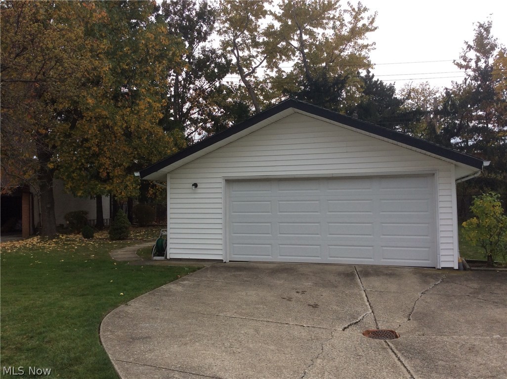 6180 Westerham Road Cleveland, OH 44124 - Photo 2 of 7