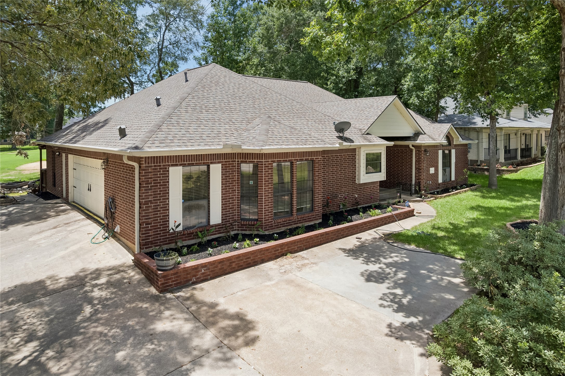 154 7 Coves Road Conroe, TX 77304 - Photo 1 of 32