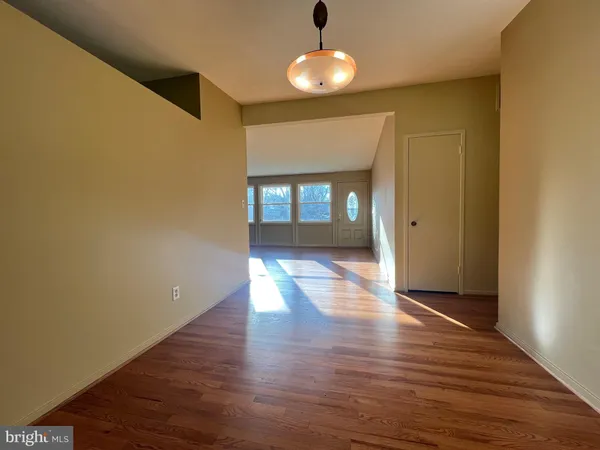 $3,400 | 609 Marcia Lane, Rockville, MD 20851