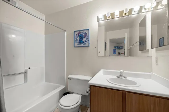 $129,900 | 111 Southeast 16th Avenue, Unit O302, Gainesville, FL 32601