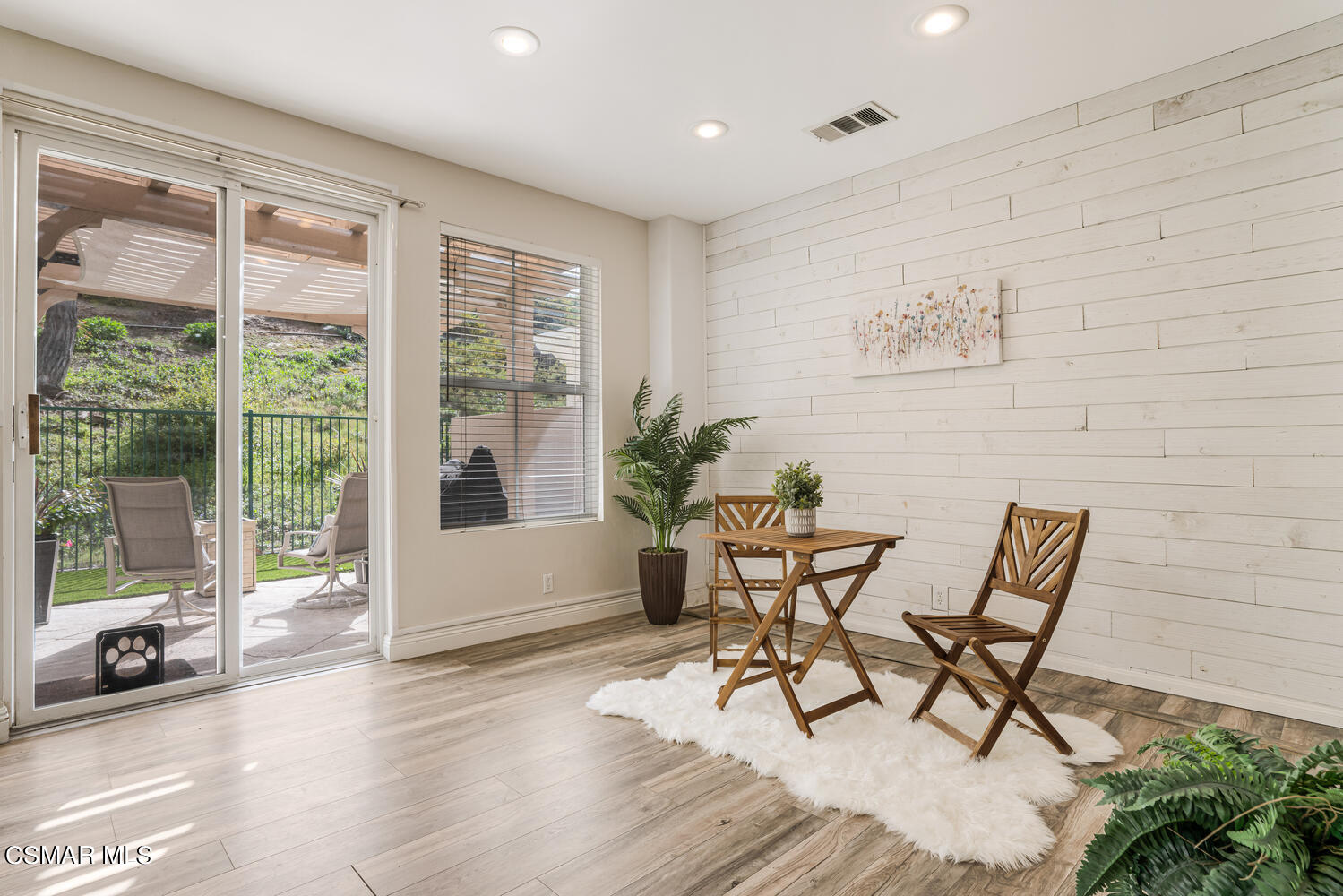 596 Fenwick Way, Unit C Simi Valley, CA 93065 - Photo 11 of 28 596 Fenwick Way Unit C Simi-large-012-01