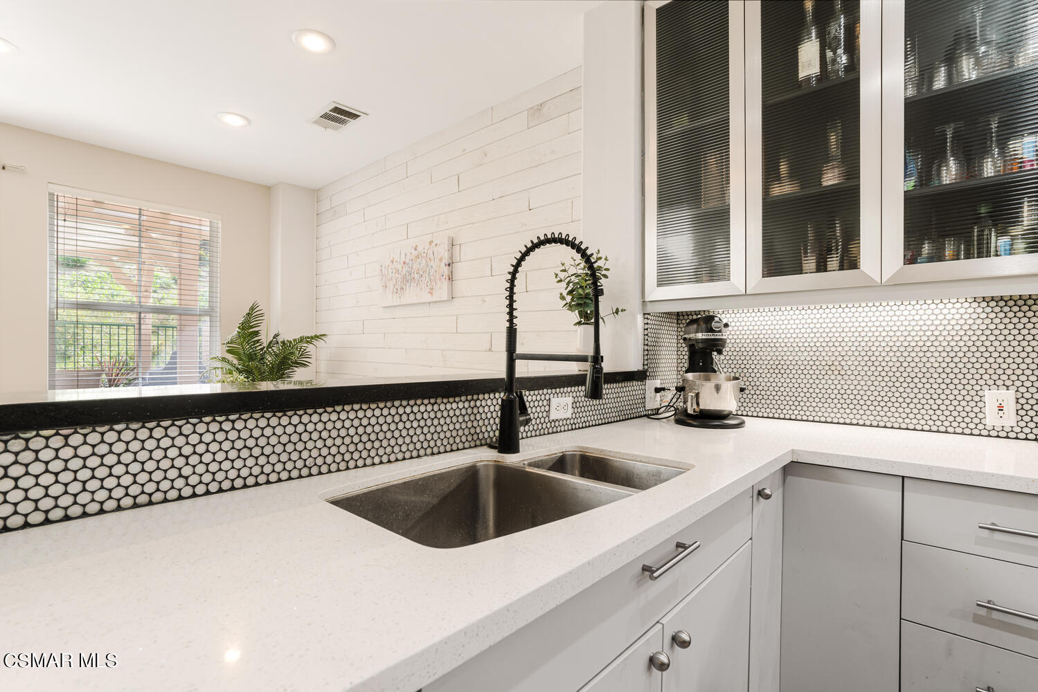 596 Fenwick Way, Unit C Simi Valley, CA 93065 - Photo 15 of 28 596 Fenwick Way Unit C Simi-large-016-00