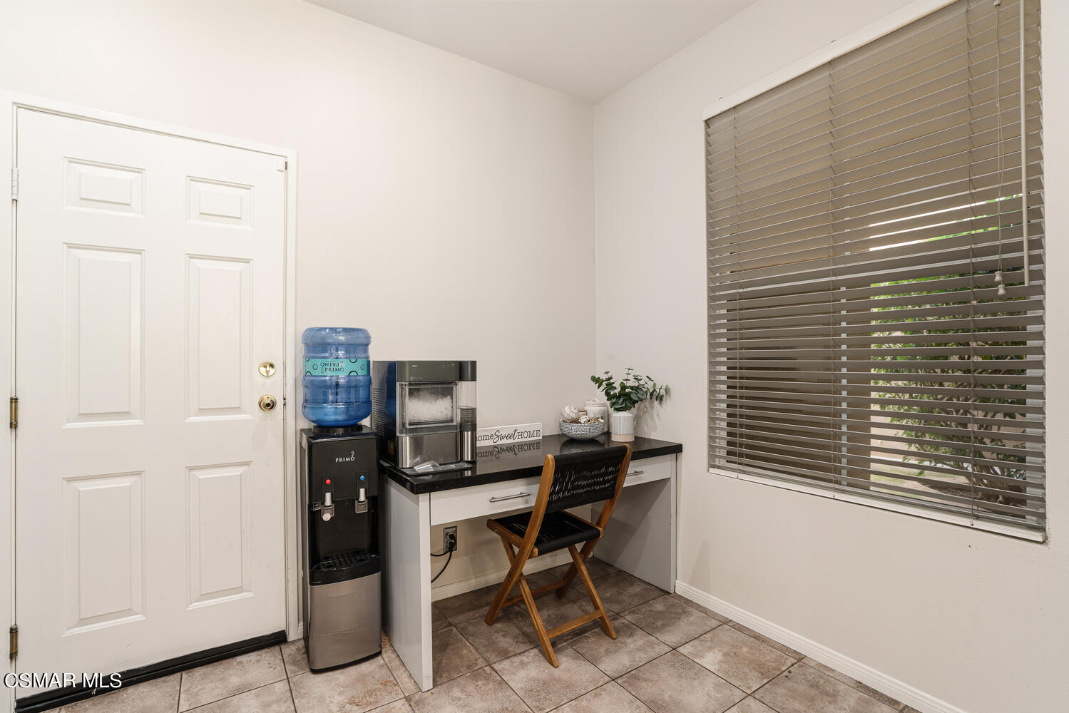 596 Fenwick Way, Unit C Simi Valley, CA 93065 - Photo 16 of 28 596 Fenwick Way Unit C Simi-large-017-00