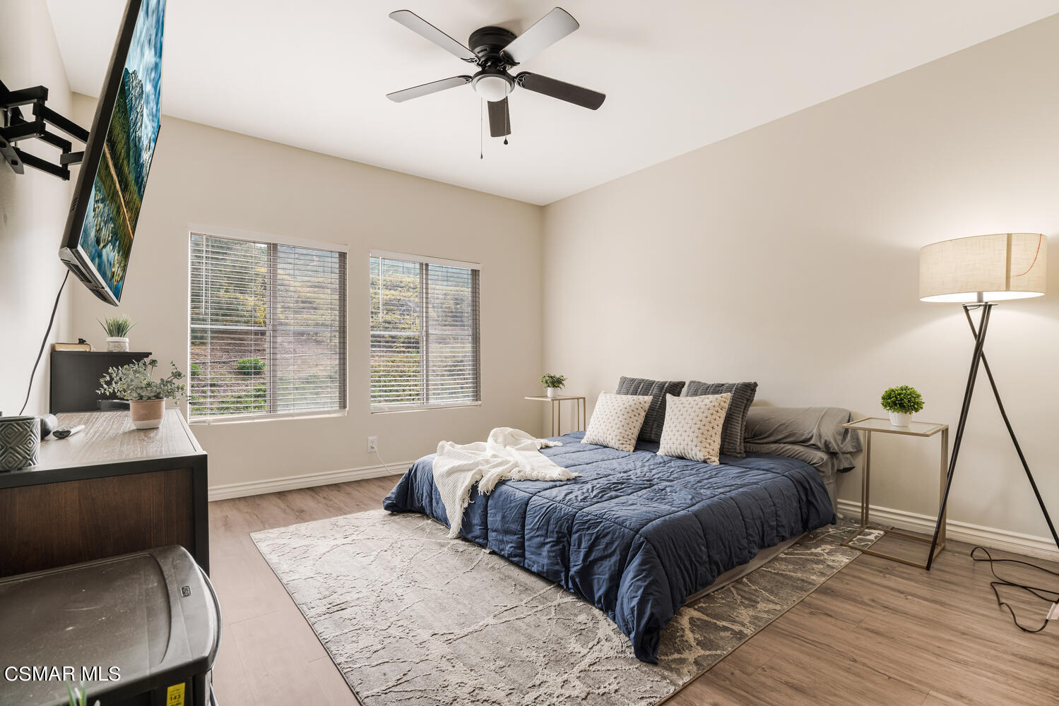 596 Fenwick Way, Unit C Simi Valley, CA 93065 - Photo 18 of 28 596 Fenwick Way Unit C Simi-large-019-02