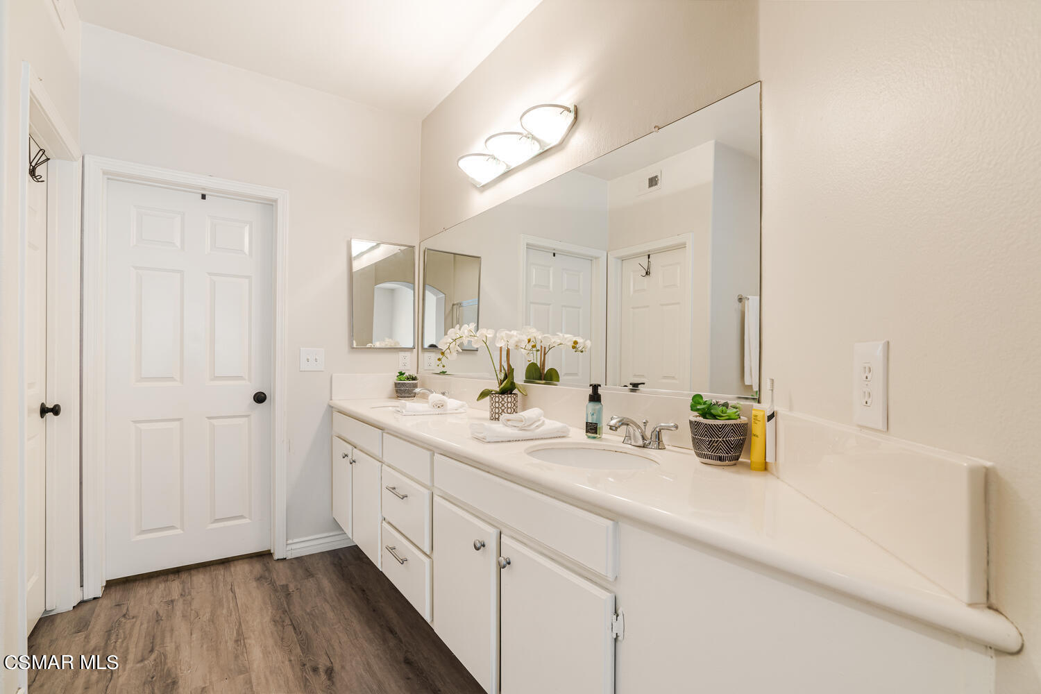 596 Fenwick Way, Unit C Simi Valley, CA 93065 - Photo 20 of 28 596 Fenwick Way Unit C Simi-large-021-01