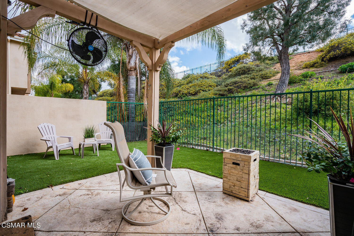 596 Fenwick Way, Unit C Simi Valley, CA 93065 - Photo 2 of 28 596 Fenwick Way Unit C Simi-large-027-01