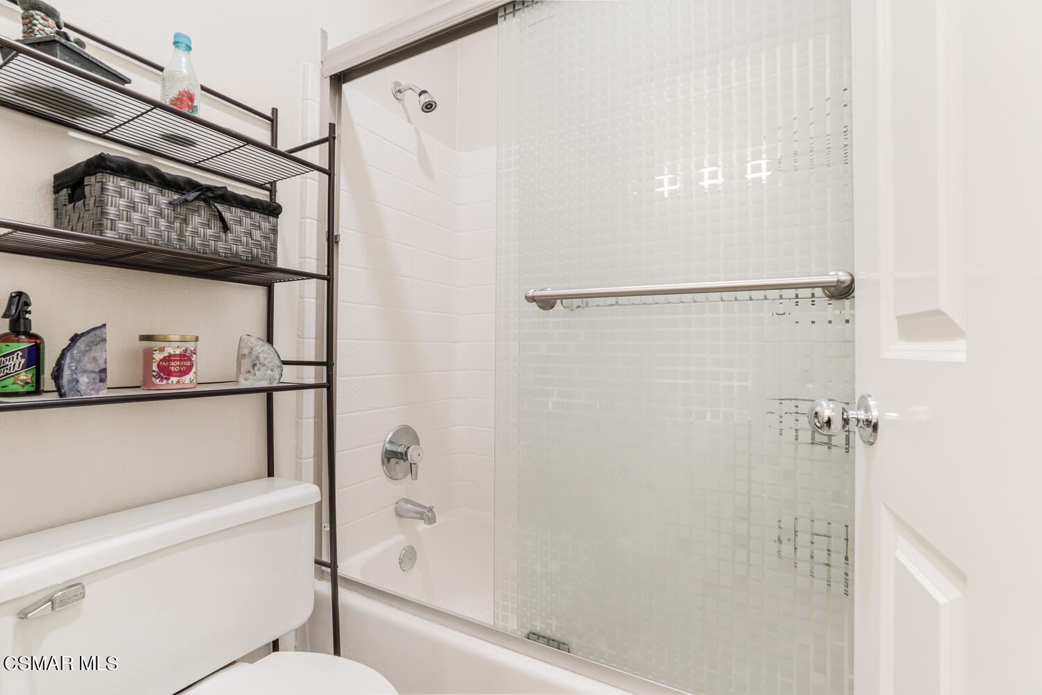 596 Fenwick Way, Unit C Simi Valley, CA 93065 - Photo 25 of 28 596 Fenwick Way Unit C Simi-large-026-00