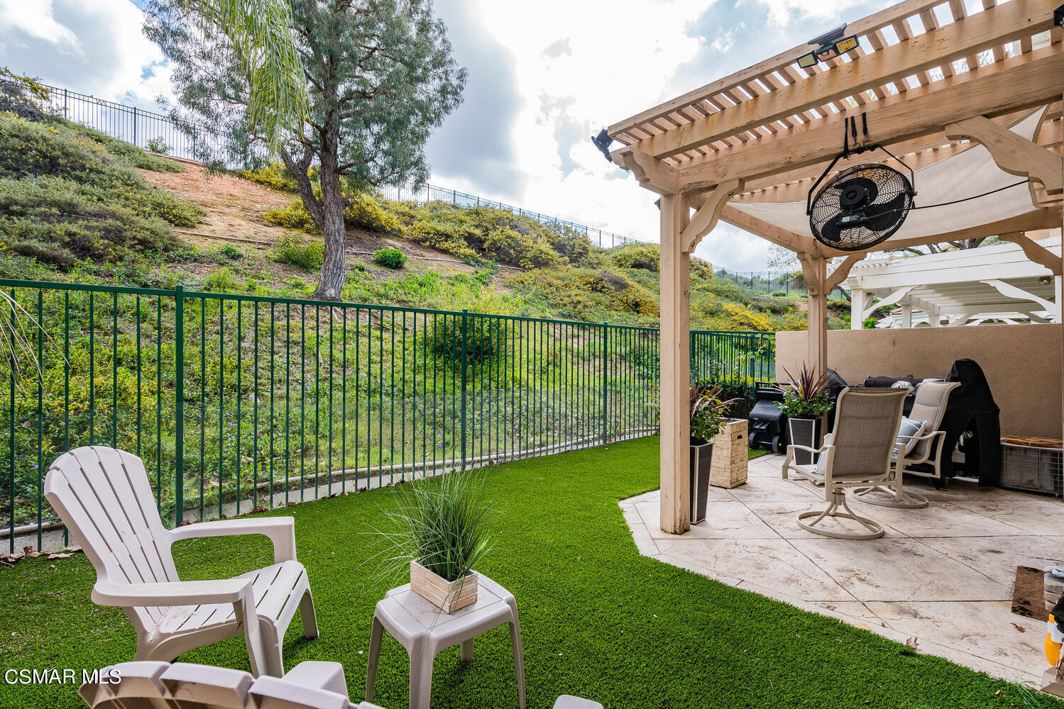 596 Fenwick Way, Unit C Simi Valley, CA 93065 - Photo 3 of 28 596 Fenwick Way Unit C Simi-large-028-02