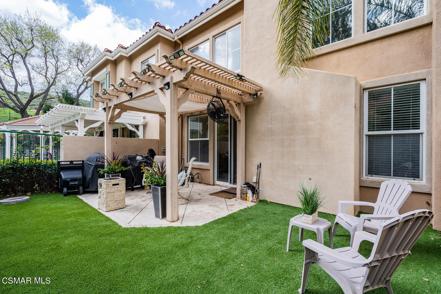 596 Fenwick Way, Unit C Simi Valley, CA 93065 - Photo 4 of 28 596 Fenwick Way Unit C Simi-large-029-02