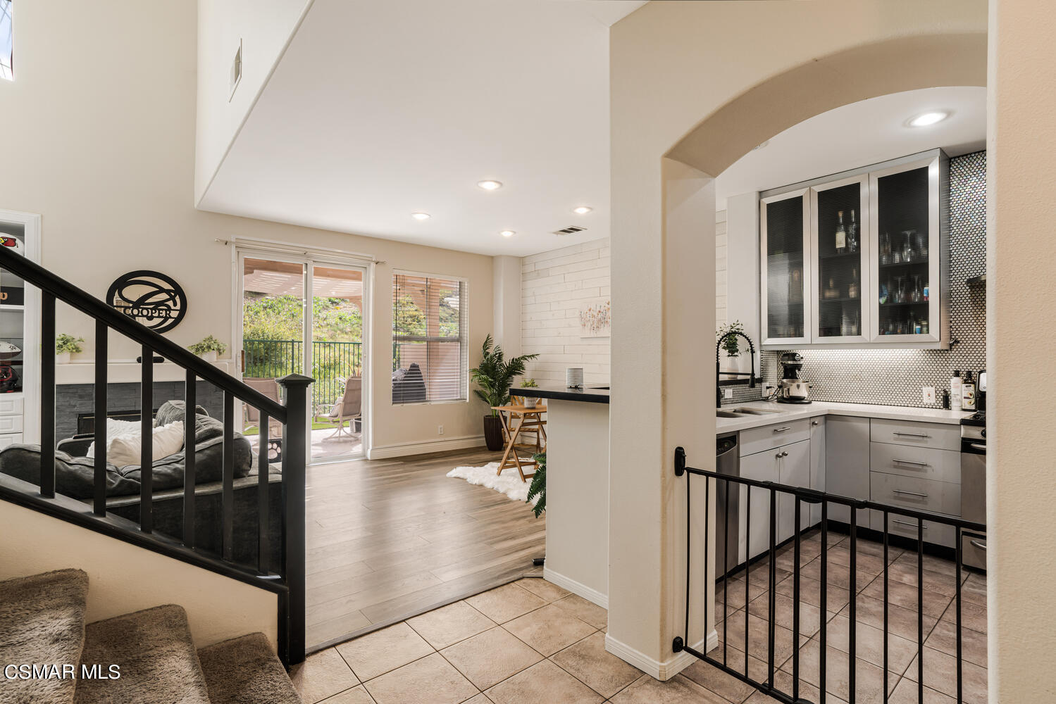 596 Fenwick Way, Unit C Simi Valley, CA 93065 - Photo 5 of 28 596 Fenwick Way Unit C Simi-large-005-01