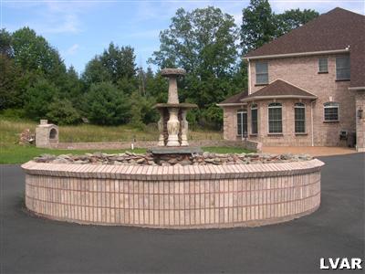 301 Fox Chase Road Stroudsburg, PA 18360 - Photo 3 of 16 Gallery Image 3