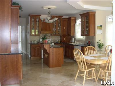 301 Fox Chase Road Stroudsburg, PA 18360 - Photo 8 of 16 Gallery Image 8