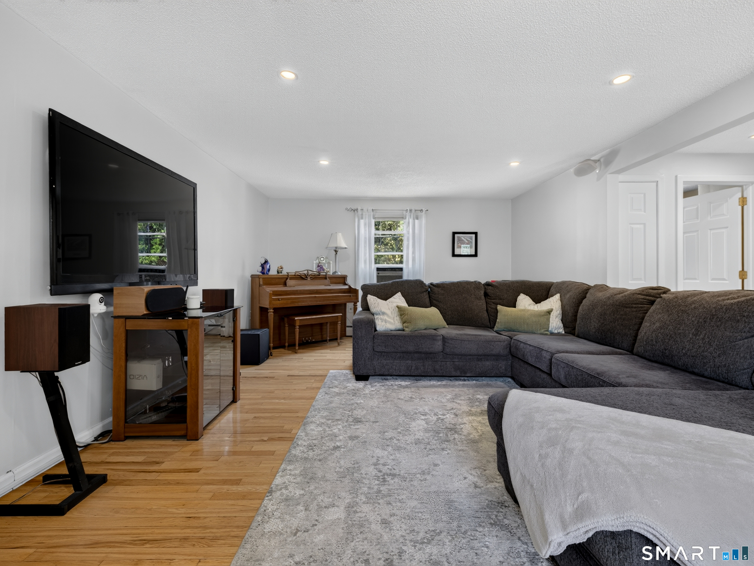 15 Winston Road East Lyme, CT 06333 - Photo 2 of 39