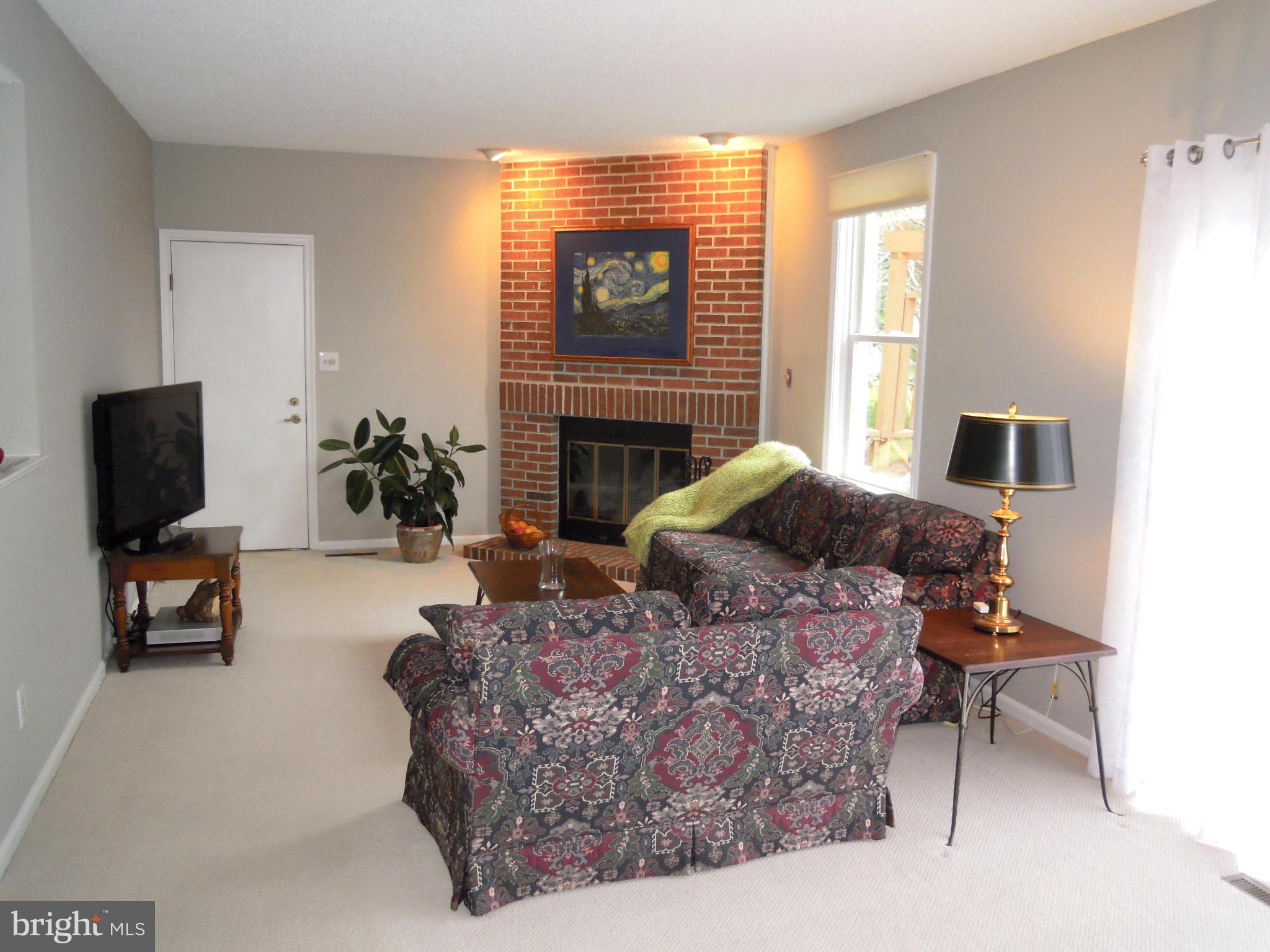 256 Hunters Ridge Road Lutherville-Timonium, MD 21093 - Photo 4 of 30 Lovely Family Rm off Kitchen, opens to Deck