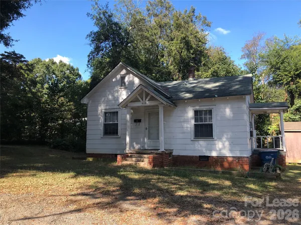 $1,150 | 408 West Charlotte Avenue, Mount Holly, NC 28120