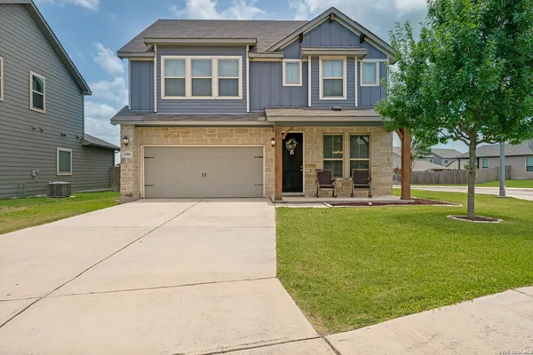 $370,000 | 13302 Antelope Run, St. Hedwig, TX 78152