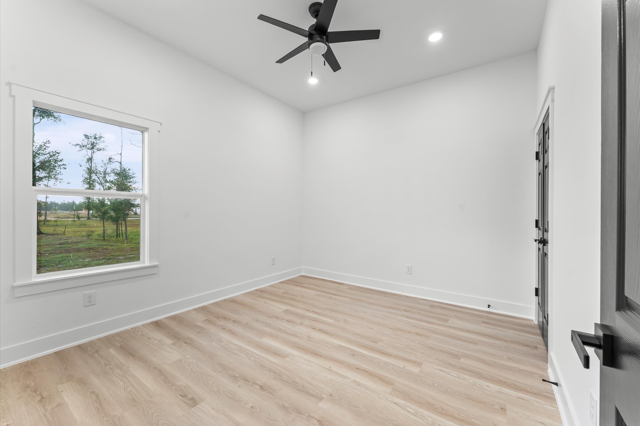 1133 Longleaf Pne Street Huffman, TX 77336 - Photo 23 of 25 Spacious bedrooms with laminate flooring—no carpet anywhere!