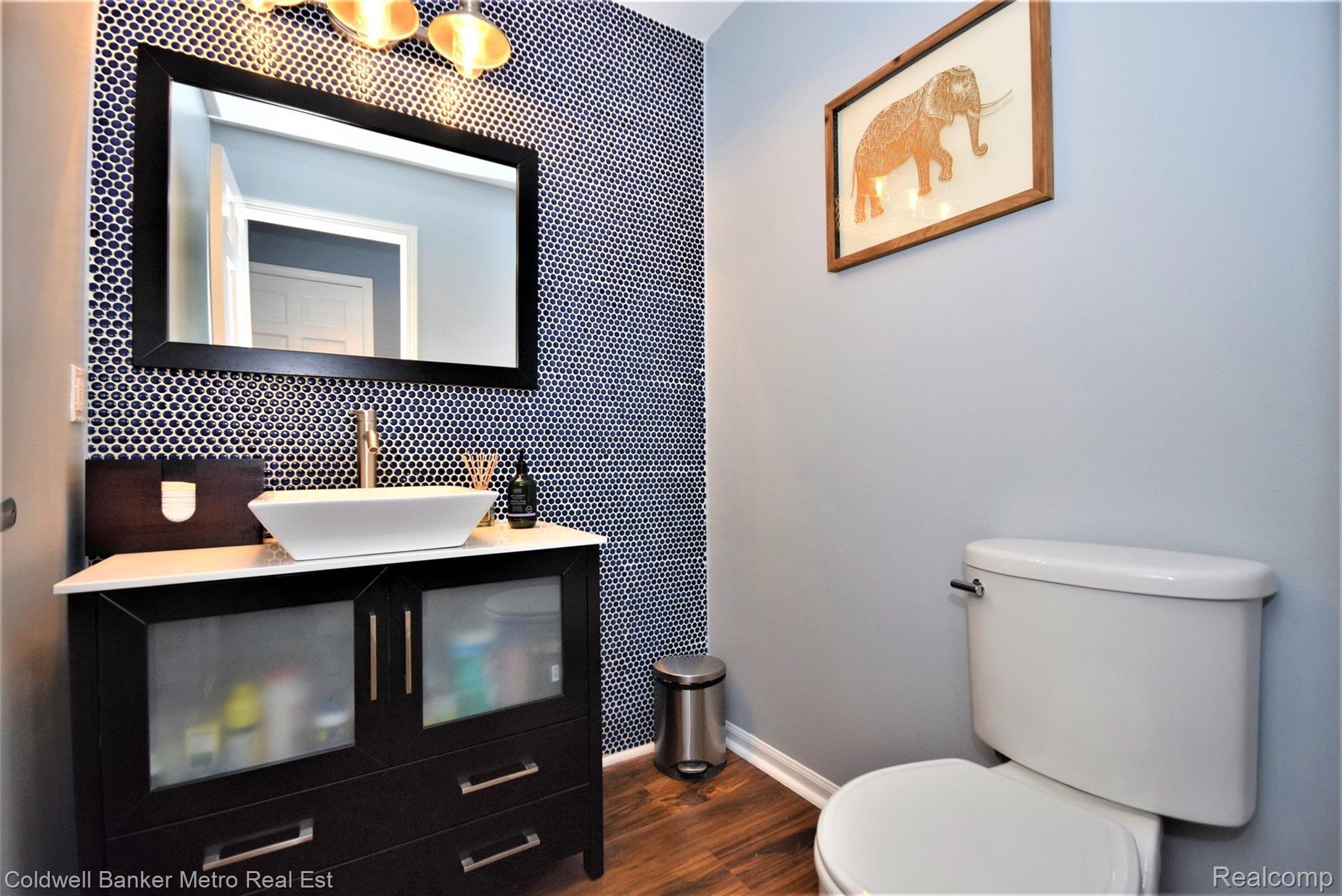 1803 Rapids Way Rochester, MI 48309 - Photo 25 of 63 First floor powder room