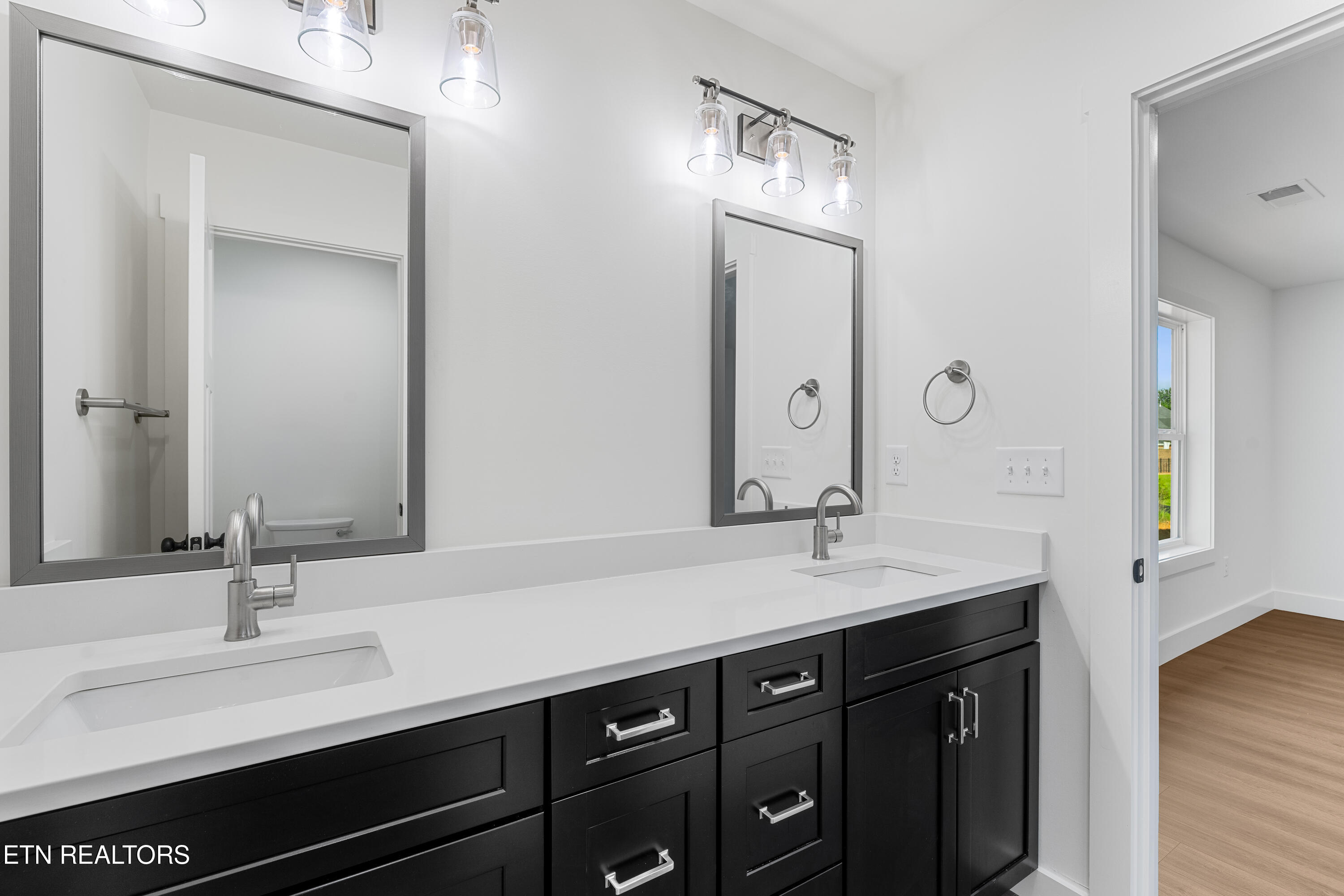 1337 Grace Ridge Drive Sevierville, TN 37862 - Photo 24 of 53 Primary Bath