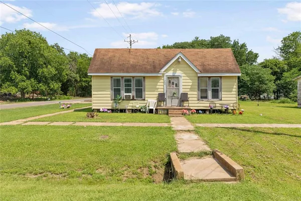 $75,000 | 304 West Burnett, Calvert, TX 77837