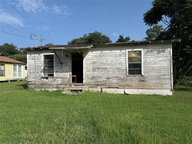 $75,000 | 304 West Burnett, Calvert, TX 77837