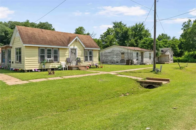 $75,000 | 304 West Burnett, Calvert, TX 77837