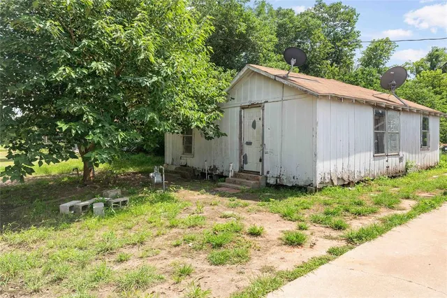 $75,000 | 304 West Burnett, Calvert, TX 77837
