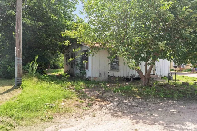 $75,000 | 304 West Burnett, Calvert, TX 77837