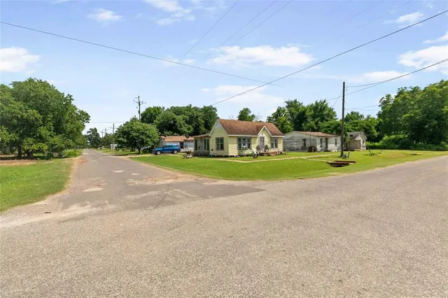 $75,000 | 304 West Burnett, Calvert, TX 77837