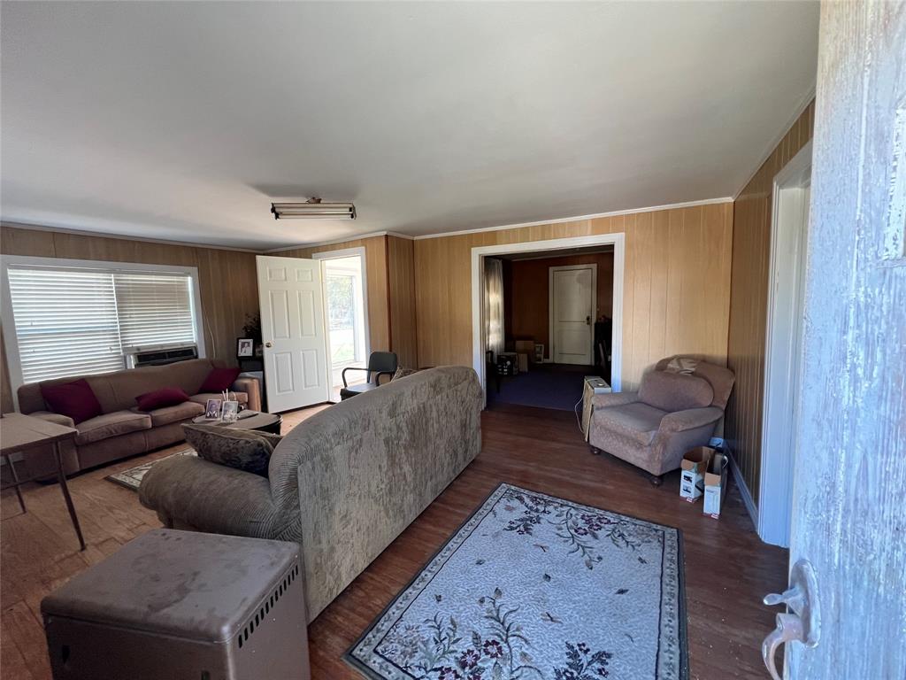 304 West Burnett Calvert, TX 77837 - Photo 4 of 36