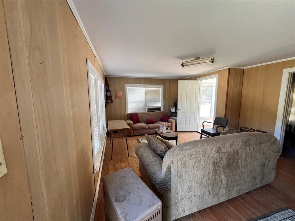 304 West Burnett Calvert, TX 77837 - Photo 5 of 36