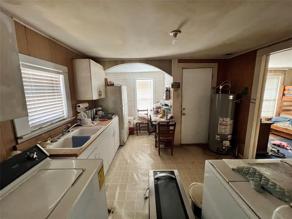 304 West Burnett Calvert, TX 77837 - Photo 8 of 36