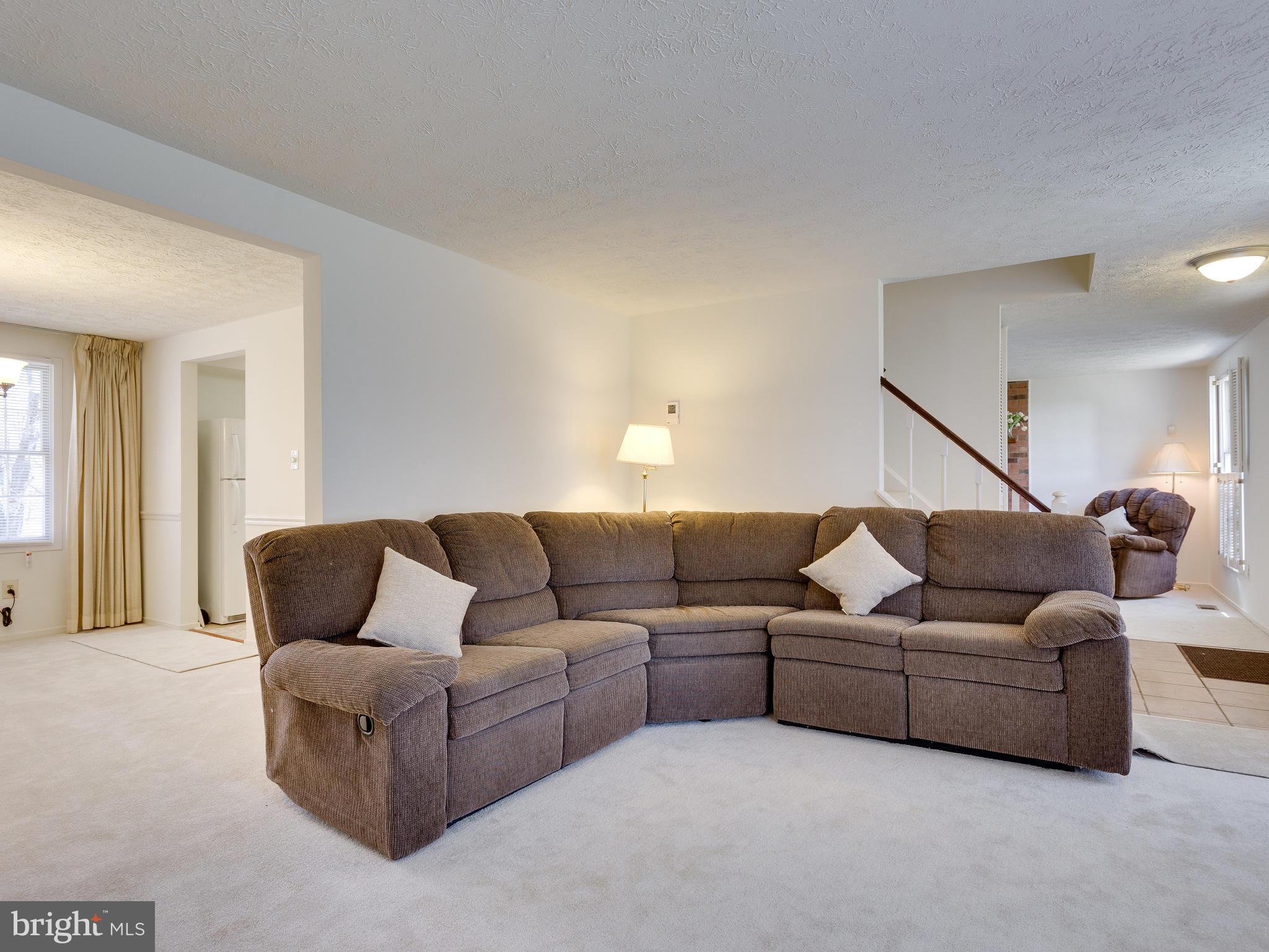 6107 Mantle Road Burke, VA 22015 - Photo 14 of 30 Living Room
